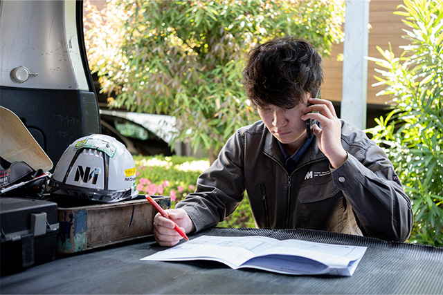 現場からの電話連絡で迅速に対応します。