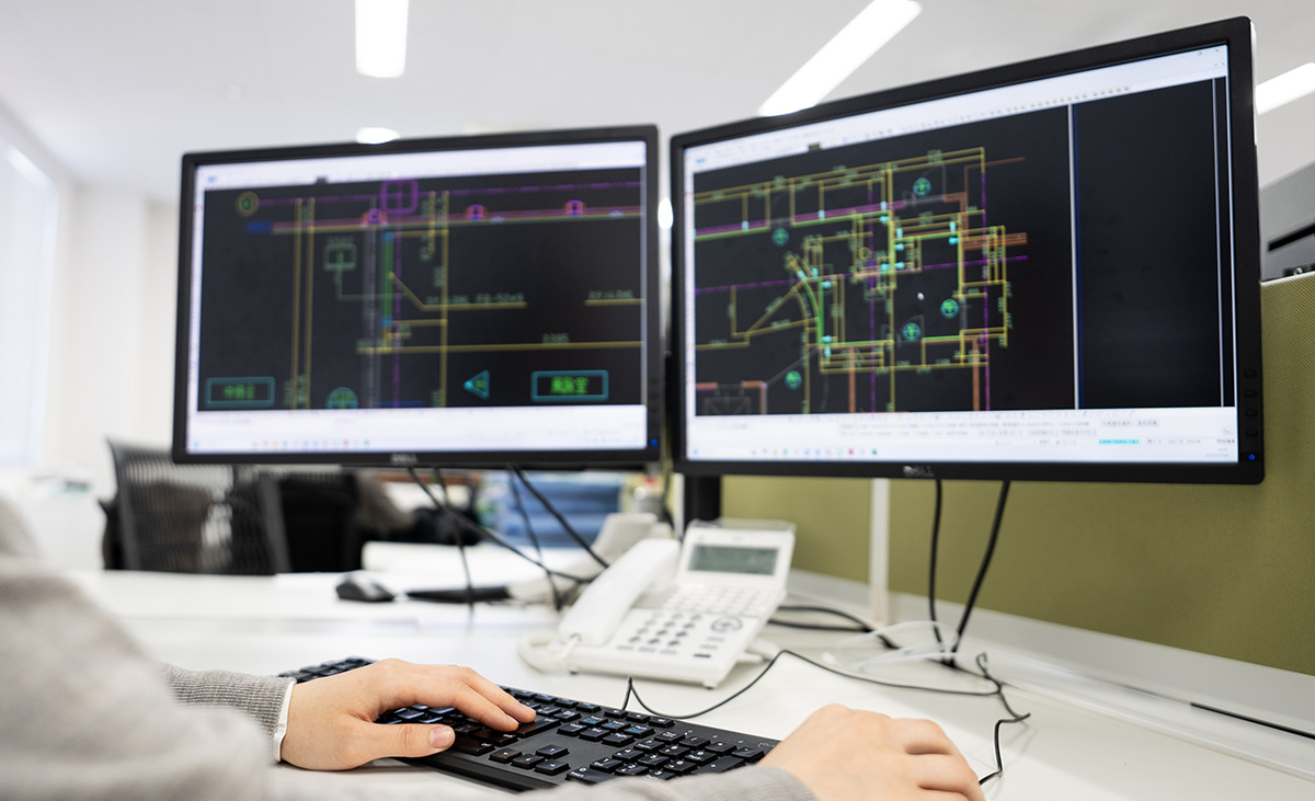 CADによる設計図面の作成風景