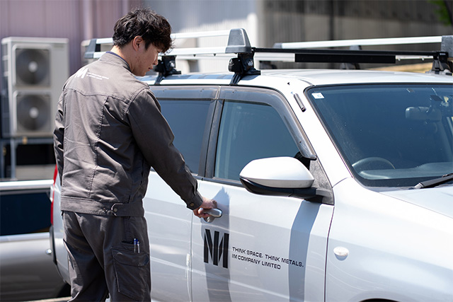 車での移動も多い仕事です。